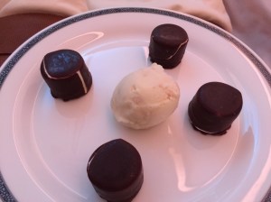 Ice cream with Chocolate ice cream by the side